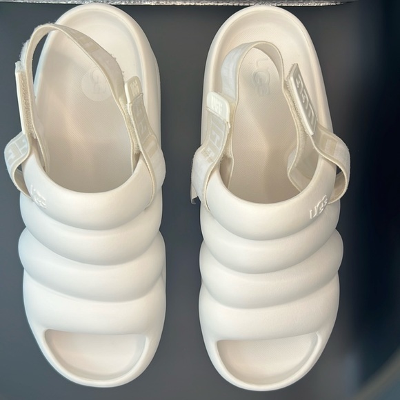 UGG Women’s Aww Yeah Platform - Picture 1 of 7